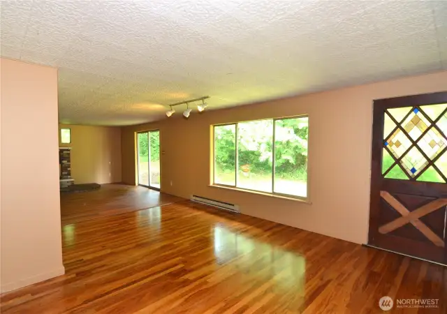Entry/dining