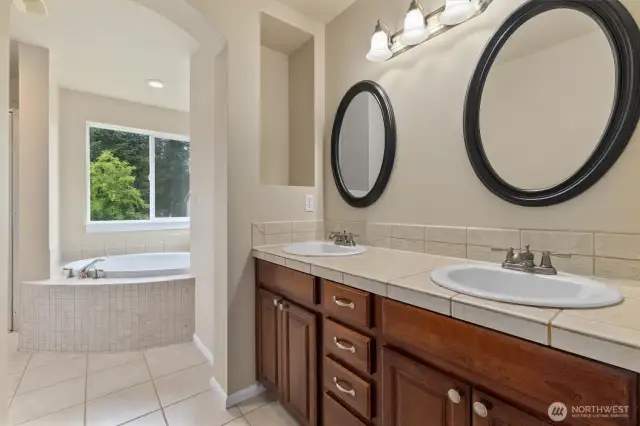 Primary bedroom en-suite double vanity and bathtub.