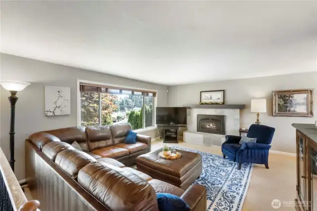 Upstairs living area w/ gas fireplace