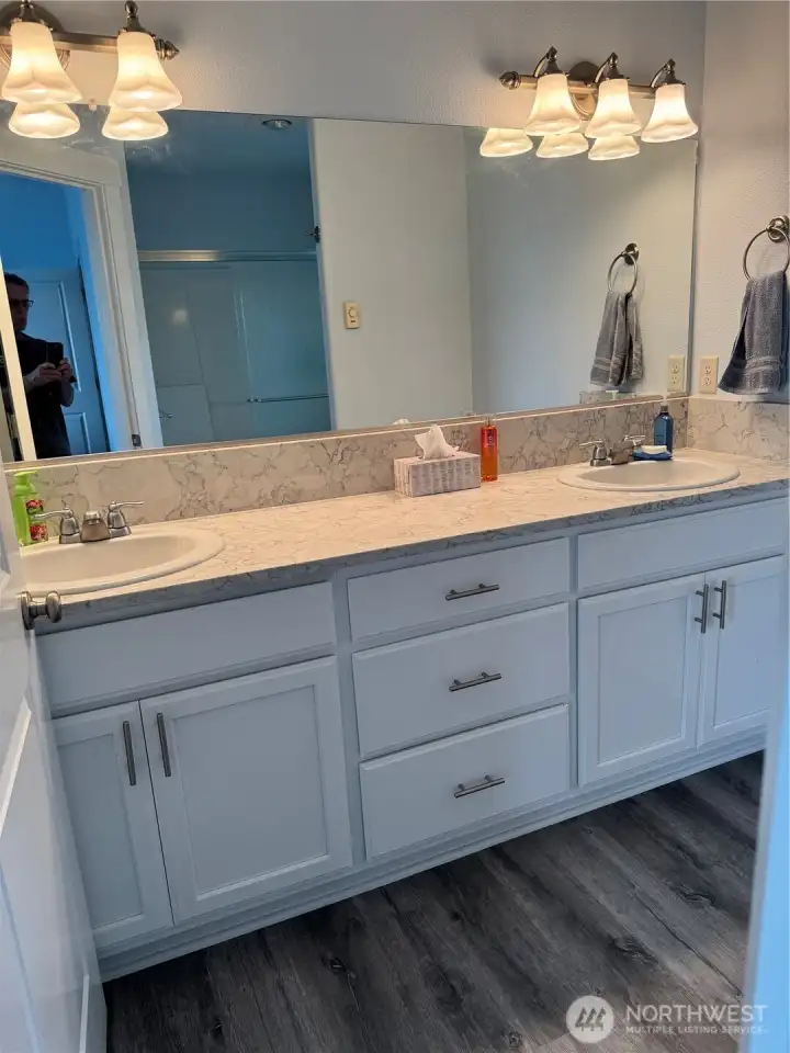 Master Bath - Main Floor