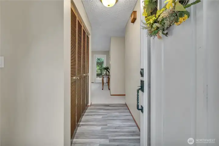 The formal entry has lE-Z maintenance flooring and a large closet...