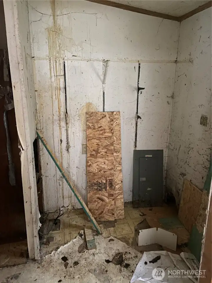 Laundry room off kitchen