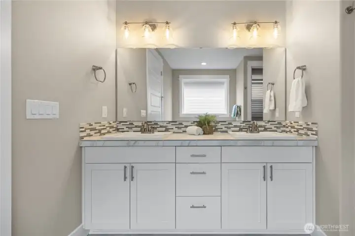 Primary bath with dual-sink vanity