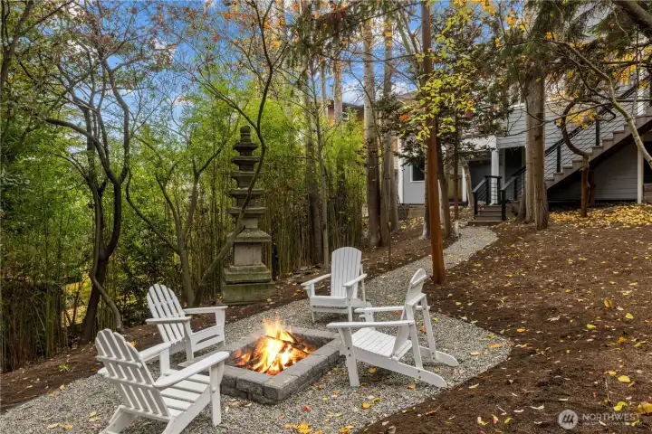 Where else would you find this private space in Queen Anne!