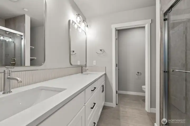 Photographs are for illustrative purposes only. Features, finishes, interior/exterior colors, landscaping and floorplan shown may vary from actual homes built