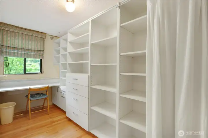 Immagination Room  -Extra Office, Study, Gaming, Sewing
