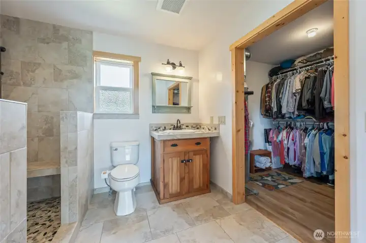 Walk-in Closet Walk-in Closet