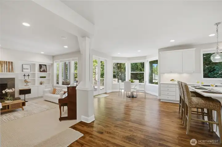 Walls of windows bring nature and light into everyday living.