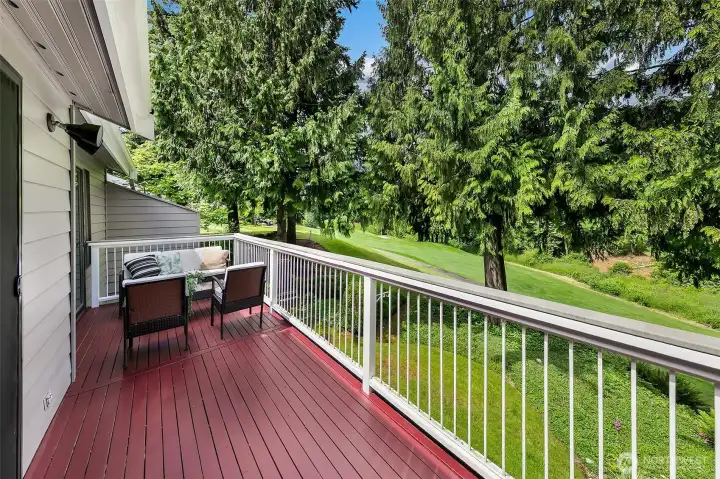 Expansive upper deck