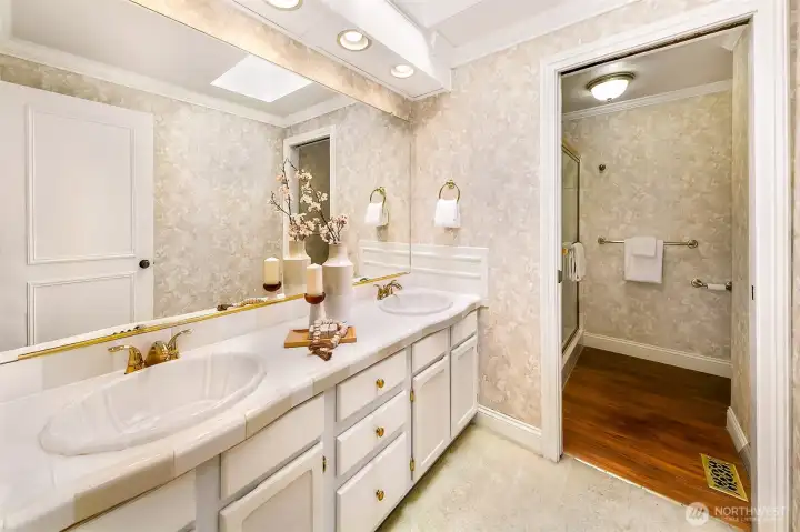 Primary en suite bath with double sinks