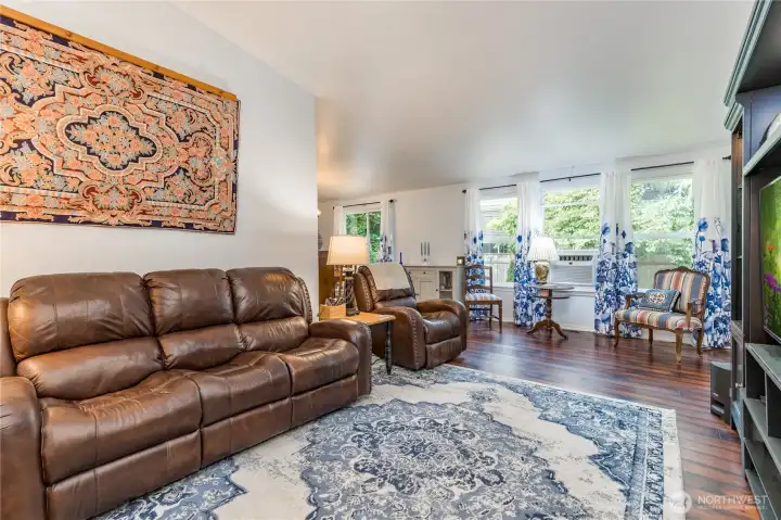 The spacious living room The spacious living room