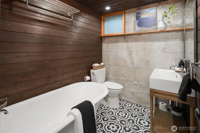 3/4 bathroom with soaking tub