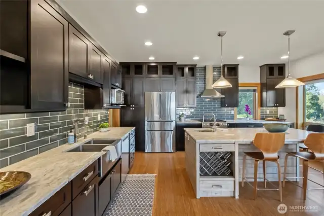 Spacious kitchen filled with light and vaulted ceilings thruought