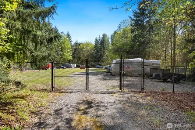 Private community secured RV storage within the community at NO extra fee!  Lake Tapps Public Park is within a 1/2 mile.  Walk or drive and launch your boat or jet skis!