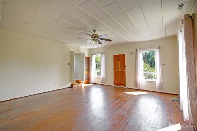 Main livingroom w/ original wood floors.