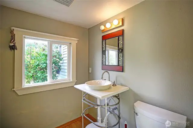 Mainfloor half bath