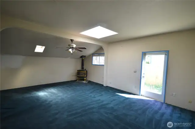 Primary Suite w/gas fireplace