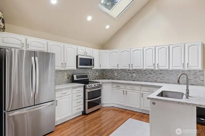 Kitchen w/ new appliances, quartz countertops, mosaic backsplash