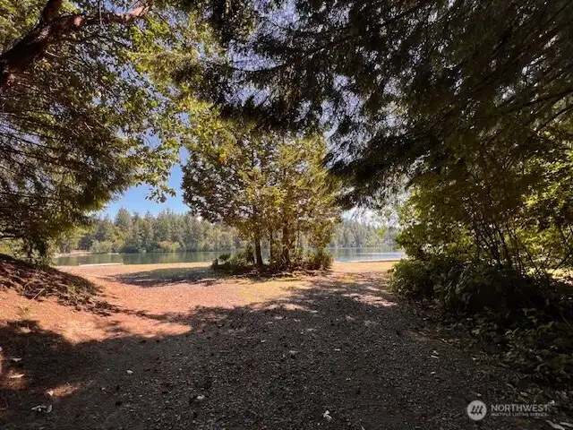 A short walk to the lake from the lot