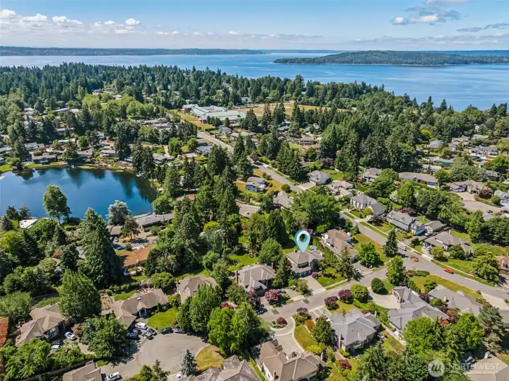 Walk to Marvista Park or School, Olympic View Swim Club or Normandy Park Towne Center! Walk to Marvista Park or School, Olympic View Swim Club or Normandy Park Towne Center!