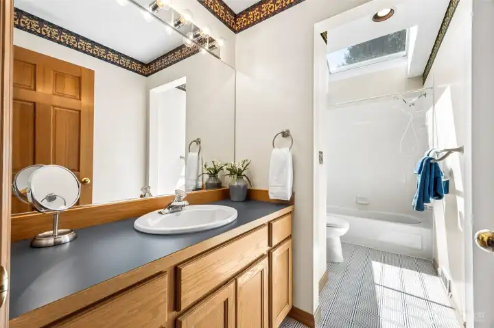 Upper level full bath Upper level full bath