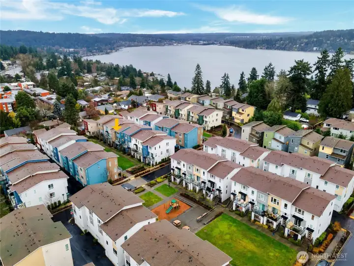 A great property with excellent location in a wonderful community minutes away from the serene Lake Washington