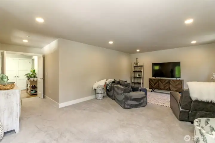 Bonus room has two large walls to put your TV on-perfevt for pool table top!