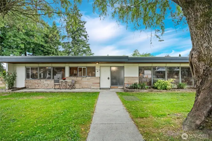 Rare Mid-Century Modern Rambler