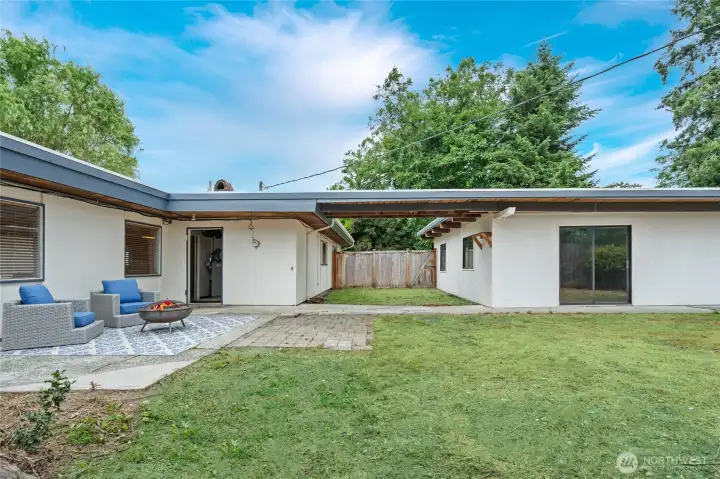 Courtyard area between Home and Detached Garage