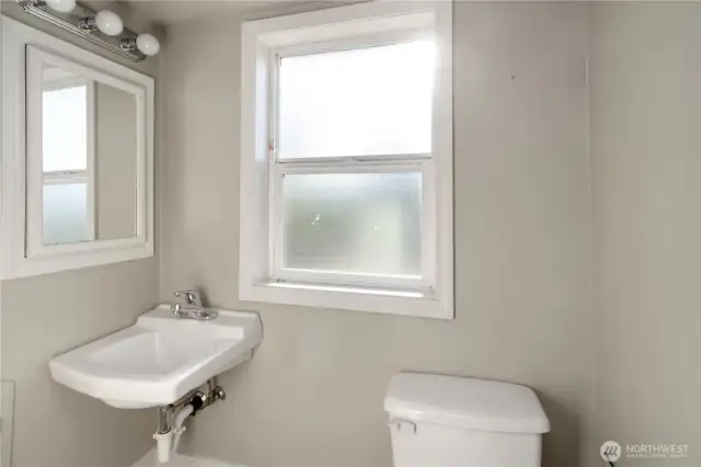 1/2 bath off primary