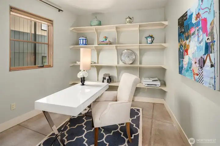 Main Floor Bedroom/Office