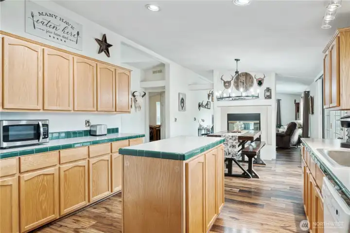 Kitchen w/Island