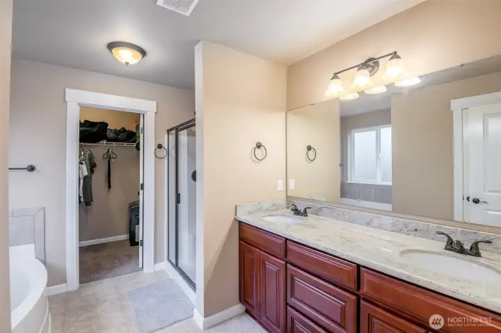 Primary 5 piece bath.