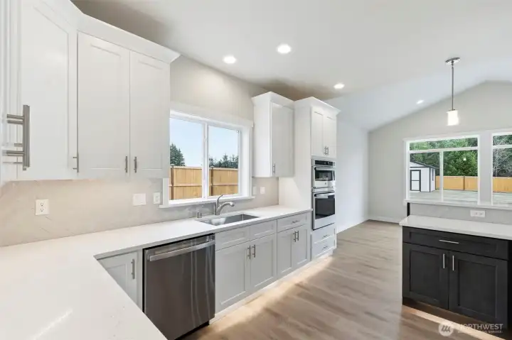 Photos are for illustration purposes only. Builder reserves the right to make changes without notification.