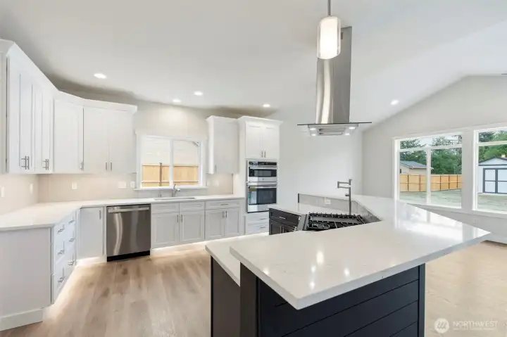 Photos are for illustration purposes only. Builder reserves the right to make changes without notification.