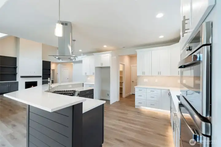 Photos are for illustration purposes only. Builder reserves the right to make changes without notification.