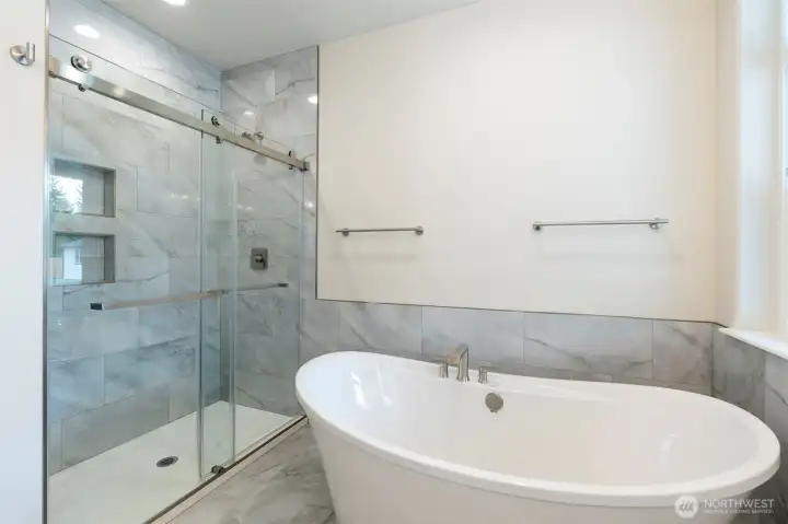 Photos are for illustration purposes only. Builder reserves the right to make changes without notification.