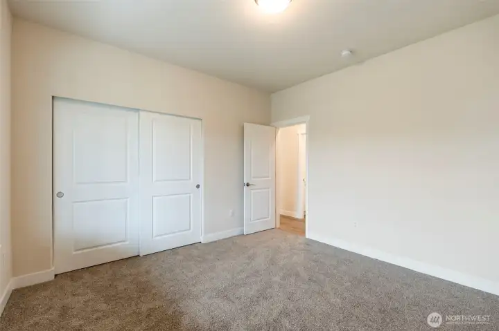 Photos are for illustration purposes only. Builder reserves the right to make changes without notification.