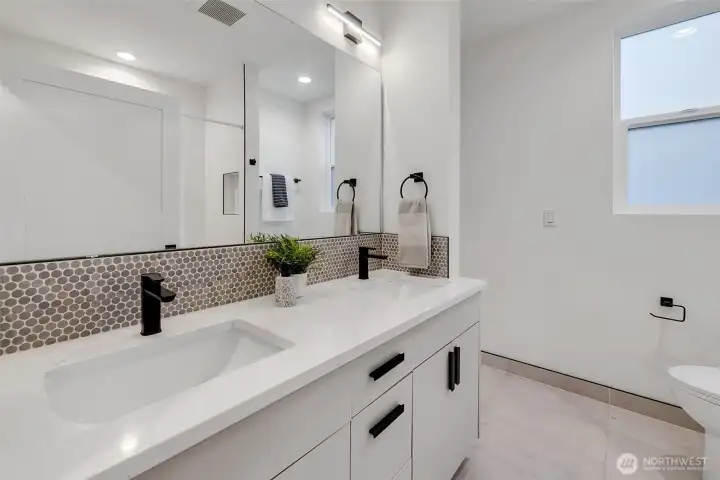2nd floor full bath.