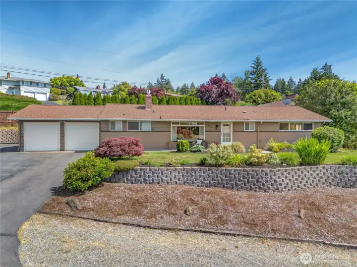 Single level home with tremendous pride of ownership. Boat and RV parking. Single level home with tremendous pride of ownership. Boat and RV parking.