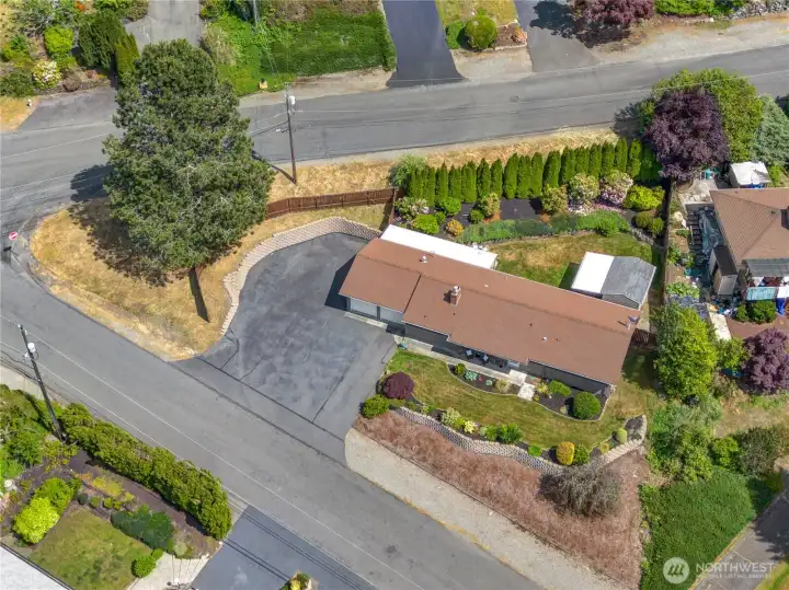 Unusual pie shaped lot with wonderful privacy and room. RV and Boat parking available next to the garage. Unusual pie shaped lot with wonderful privacy and room. RV and Boat parking available next to the garage.
