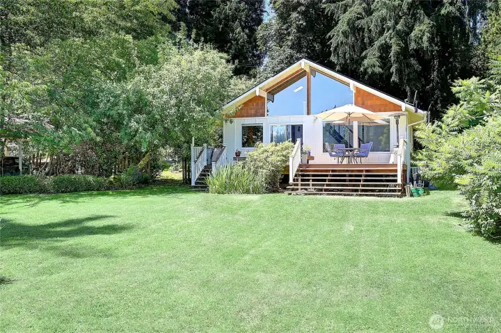Great outdoor space for lawn games or test out your green thumb with plenty of gardening space.