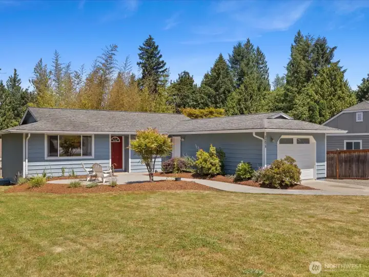 Welcome home! This appealing rambler is in great condition and ready to enjoy.