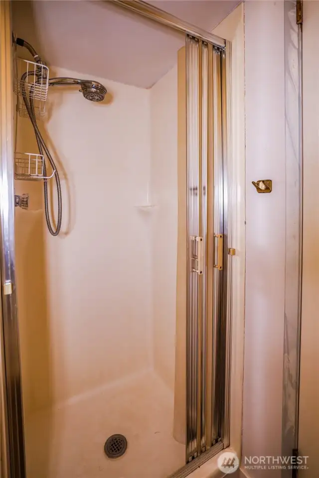 Stand alone shower