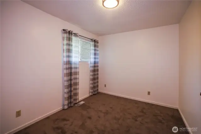 Room #3, nice size, can it hold a queen size bed? yes, not a problem!