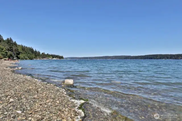 Water! WATER! WATERFRONT. This is the beach right in front of WATER'S Edge!!! Clams, mussels and Oysters in your very own tidelands. You own it, you can harvest your own clams anytime you want. Are you hankering for some fresh clams for dinner?