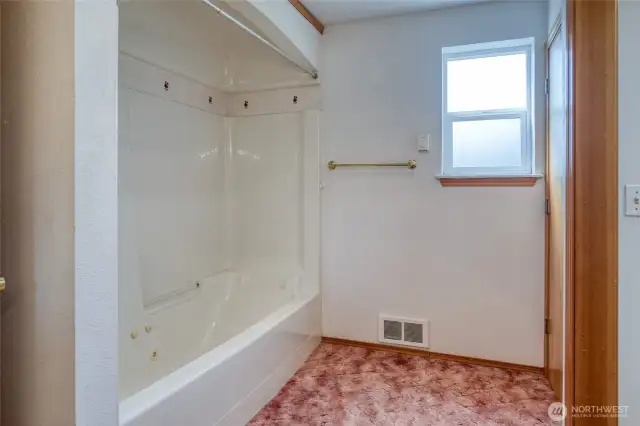 Primary bath, cont