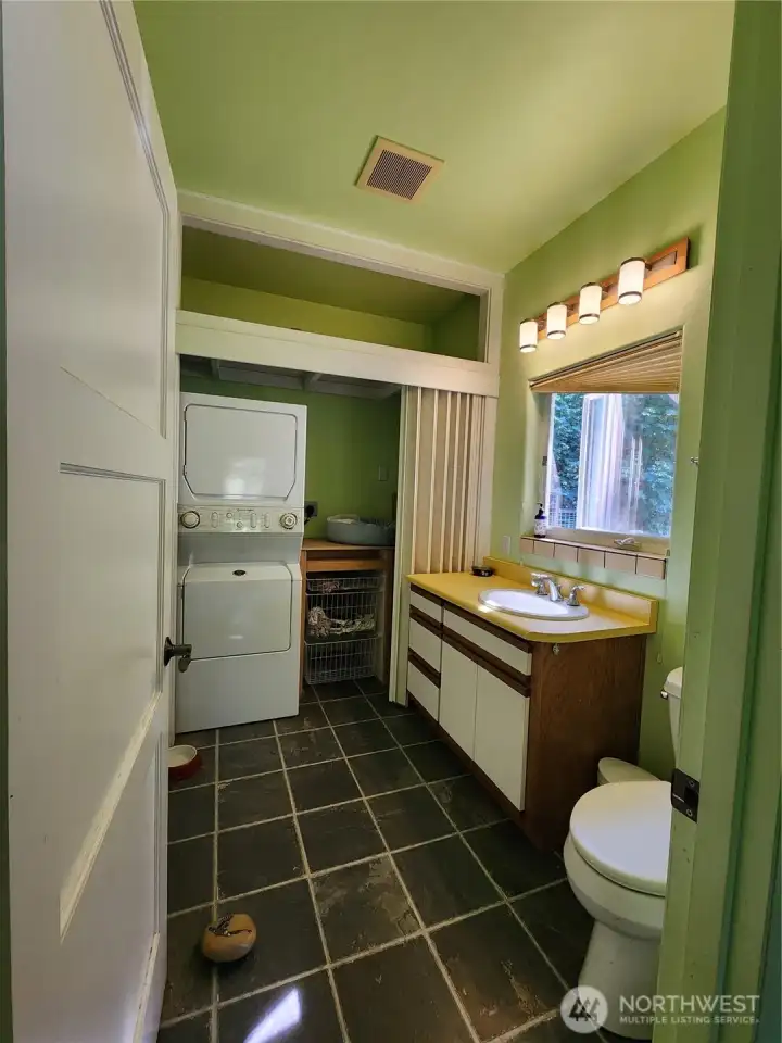 Main Home Laundry area with 1/2 bath