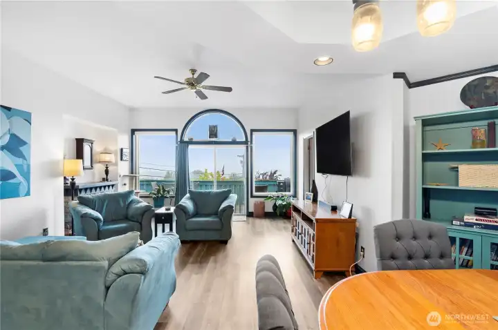 Versatile living room
