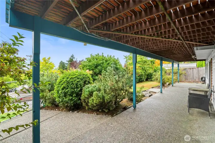 Lots of space on the patio in the fenced yard